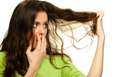 El cabello está formado por tres capas: la cutícula, la corteza y la médula.