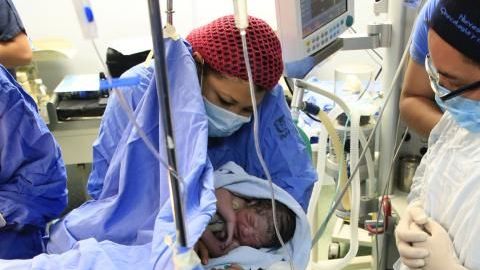 Elliot Alexander será el nombre del primer bebé mexicano del 2020.