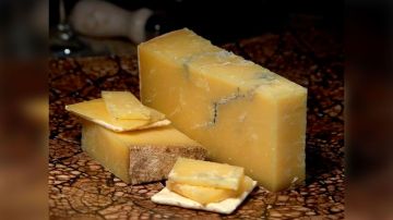 En 2015, la misma empresa logró vender 450 libras de queso añejado por  20 años en sólo 2 días.