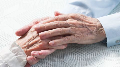 Fallecieron tomados de la mano.