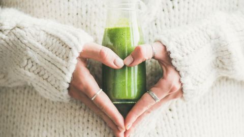 Desintoxicar el cuerpo nos permite depurarlo, previniendo la aparición de enfermedades como la artritis, diabetes, problemas digestivos, insomnio, obesidad, entre otros.