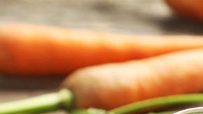 El jugo de zanahoria y apio es una combinación llena de nutrientes de alto valor biológico. ¡Que aumentan la energía y vitalidad!