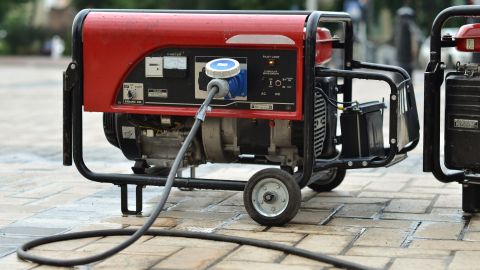 Algunos generadores nuevos cuentan con un sensor incorporado que activa un apagado automático si el gas se acumula a niveles peligrosos.
