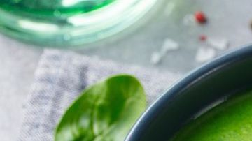 La crema de espinaca es una receta rápida, fácil de cocinar y económica.
