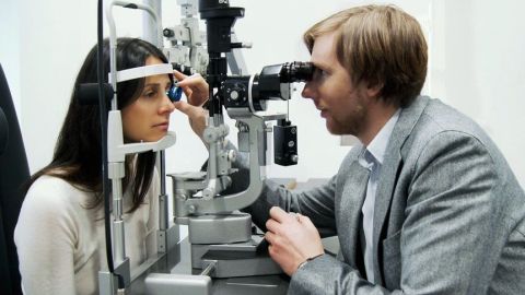 Los pacientes con diabetes requieren especialmente cuidado de los ojos, los pies y los dientes.