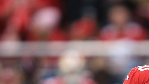 Jimmy Garoppolo, es uno de los mariscales que más dinero recibió por cada hora de juego.