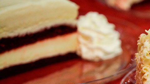 Puedes escoger una rebanada de las más de 30 diferentes tartas de queso que ofrece esta tienda.