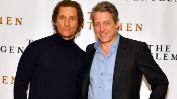 Matthew McConaughey (izq.) y Hugh Grant durante la promoción de The Gentlemen en Nueva York.
