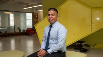 El ecuatoriano Wilmer Zuna, estudiante neoyorquino, ahora en la Universidad de Stanford, participó dos años en el programa de pasantías pagadas Ladders for leaders.