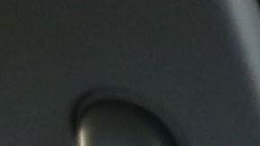 La joven Gabriela y su hermano menor duermen en su auto, estacionado cerca de un parque en Los  Ángeles.