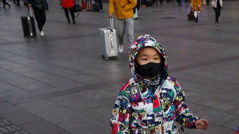 Los casos de niños contagiados con el coronavirus han sido raros y los expertos están tratando de descubrir por qué.