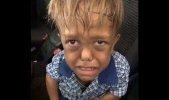 El pequeño Quaden es intimidado en la escuela.