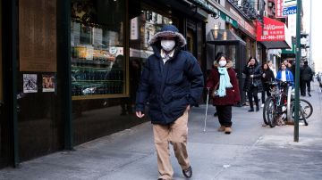 Muchos están usando máscaras en un esfuerzo por protegerse del coronavirus.