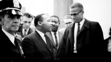 Martin Luther King y Malcolm X en una conferencia de prensa el 26 de marzo de 1964.