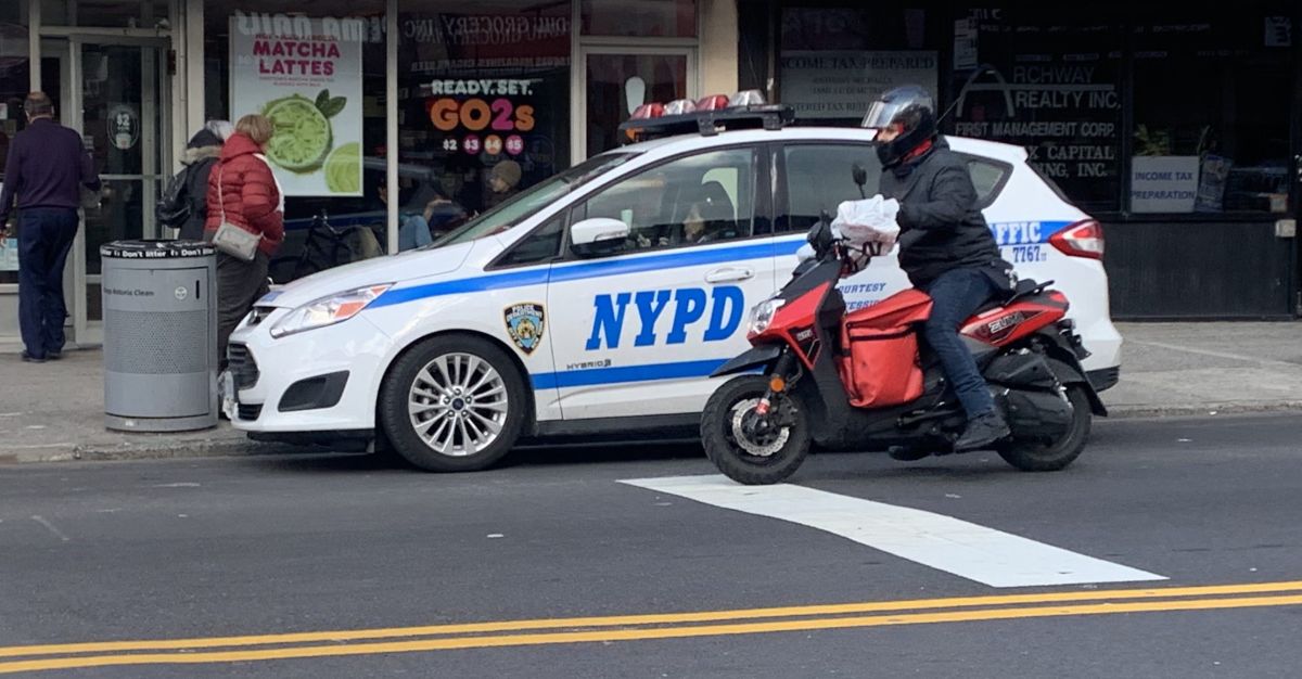 La encrucijada de repartidores a quienes el NYPD les quita motos y bicicletas eléctricas