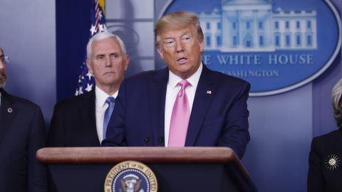 Trump y Pence participan en el informe sobre el coronavirus en EEUU.