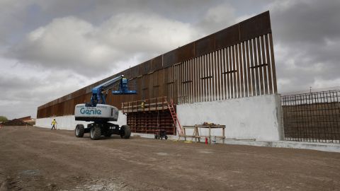De ser aprobada la medida, el Pentágono llegará a ceder $10 mil millones al muro.