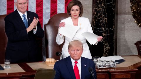 Pelosi rompió su copia del discurso cuando Trump terminó