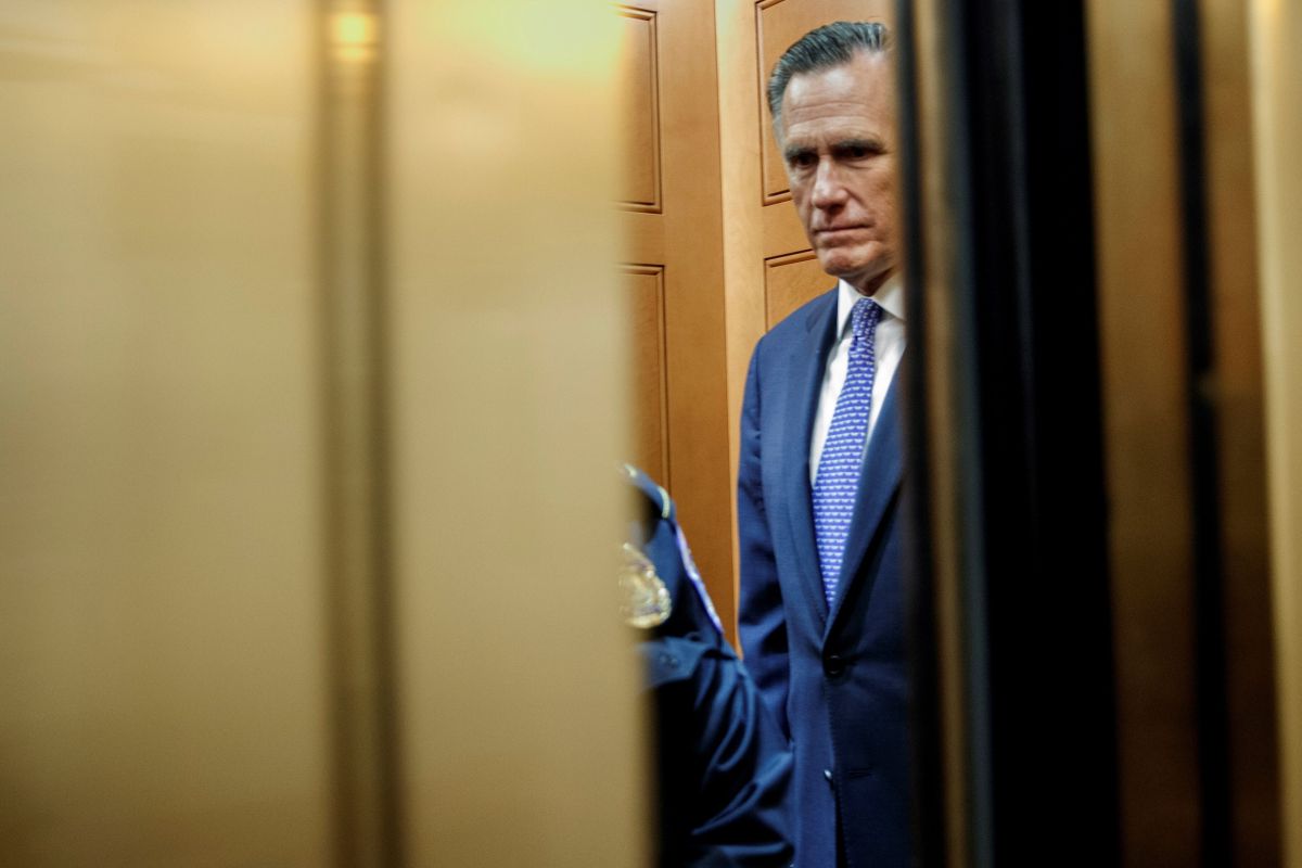Mitt Romney es uno de los senadores que ha negociado este compromiso./Archivo
