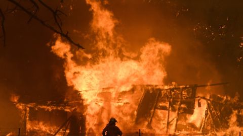Los 20 bomberos de California que viajaron a Australia para combatir los incendios han vuelto.