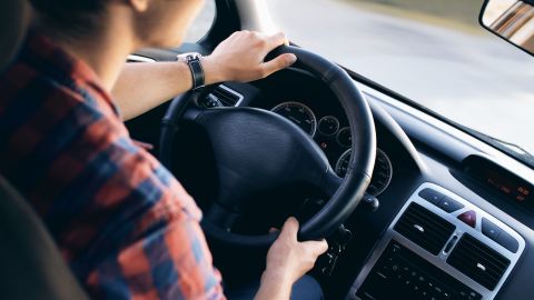 Podrías ocasionar un accidente al volante.