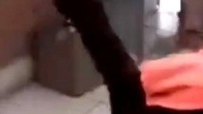 Ataque a una estudiante en una escuela en México. Captura de pantalla.