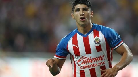 El ex delantero de Chivas ha tenido una relación complicada.