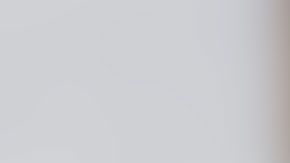 La policía vio que tenía sangre en la camisa y que llevaba una navaja en su bolsillo.