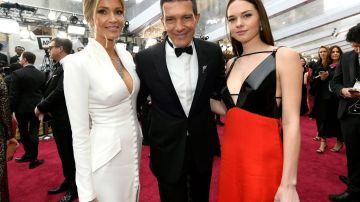 HOLLYWOOD, CALIFORNIA - FEBRUARY 09: (L-R) Nicole Kimpel, Antonio Banderas and Stella Banderas attend the 92nd Annual Academy Awards at Hollywood and Highland on February 09, 2020 in Hollywood, California. (Photo by Kevork Djansezian/Getty Images)