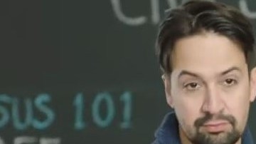 La congresista Alexandria Ocasio-Cortez (AOC) y el actor Lin-Manuel en el anuncio sobre el Censo 2020.