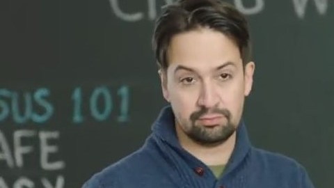 La congresista Alexandria Ocasio-Cortez (AOC) y el actor Lin-Manuel en el anuncio sobre el Censo 2020.