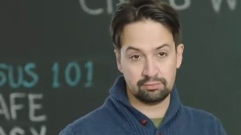 La congresista Alexandria Ocasio-Cortez (AOC) y el actor Lin-Manuel en el anuncio sobre el Censo 2020.