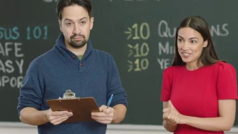 La congresista Alexandria Ocasio-Cortez (AOC) y el actor Lin-Manuel en el anuncio sobre el Censo 2020.