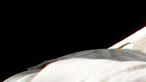 Entre los requisitos, te piden tener al menos tener al menos 1,000 horas de vuelo al mando de un jet.