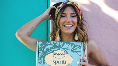 La artista boricua Barbie Brignoni diseño la caja.