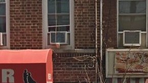 La bodega en el 3700 White Plains Rd, donde ocurrió uno de los asesinatos esta semana.