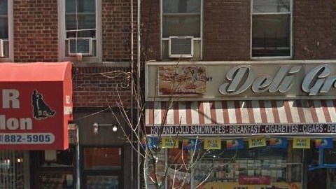 La bodega en el 3700 White Plains Rd, donde ocurrió uno de los asesinatos esta semana.