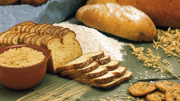 Elige las variantes de pan más saludables, opta por variantes elaborados con harina 100% integral y que sean elaborados con procesos artesanales.