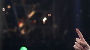 El pelirrojo recibió elogios en redes sociales por su noble gesto.