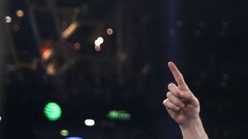 El pelirrojo recibió elogios en redes sociales por su noble gesto.