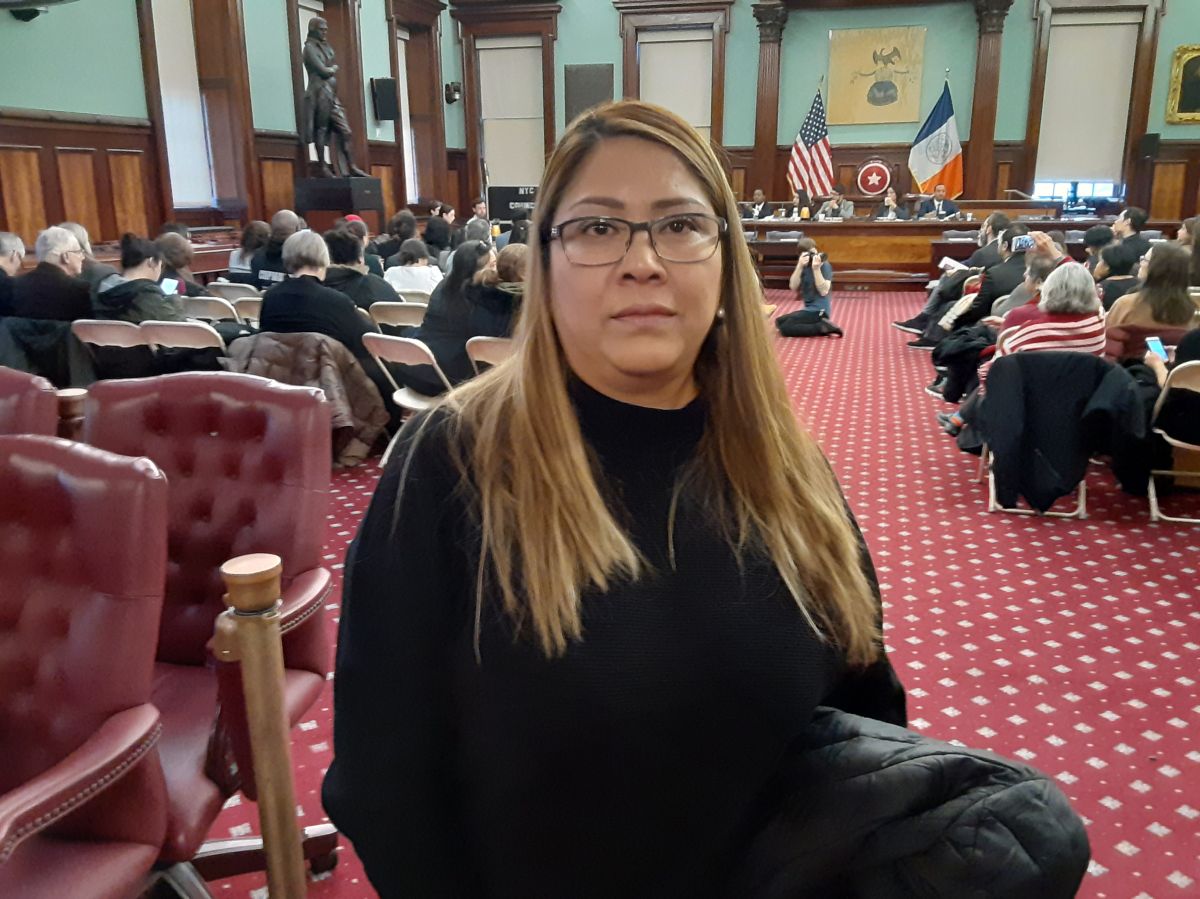 Carmen Cruz, la madre del joven que recibió un tiro en la cara en un operativo de ICE,  ofreció su testimonio 