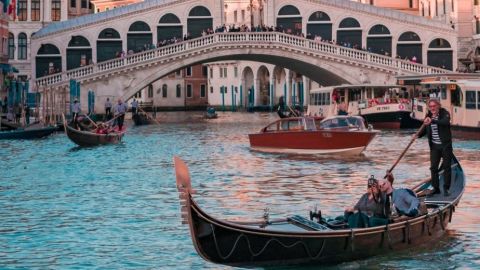 Ciudades con canales / Créditos: Fotógrafo Damiano Baschiera vía Unsplash