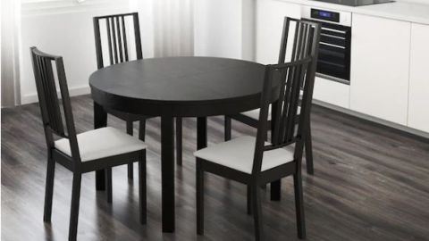Comedor de Ikea con mesa Bjursta.