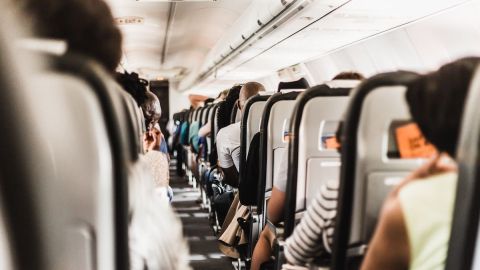 Consejos para viajar en avión por primera vez. *Foto: Gerrie van der Walt vía Unsplash