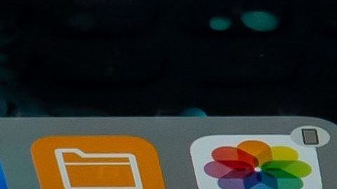 El modo oscuro ayuda a reducir el brillo de la pantalla y el consumo de batería.