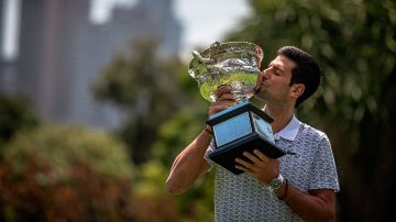 ‘Nole’ se proclamó campeón por octava ocasión del Abierto de Australia.