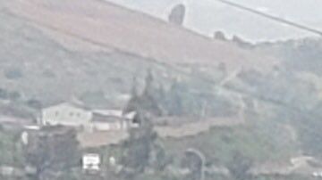 Bomberos en escena donde se volcó el autobús en San Diego.