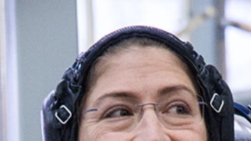 Christina Koch, Luca Parmitano y Alexander Skvortsov, aparecen en sus trajes de lanzamiento y entrada.