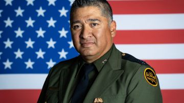 Raúl Ortiz lleva varios años como agente fronterizo.