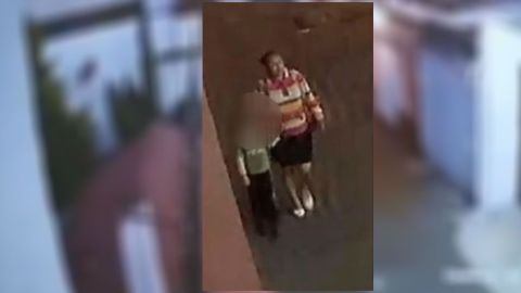 La policía busca a la mujer que se llevó a Fátima.